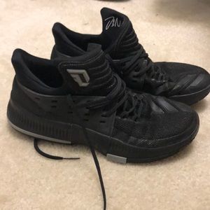 Dame 3 Basketball Shoes